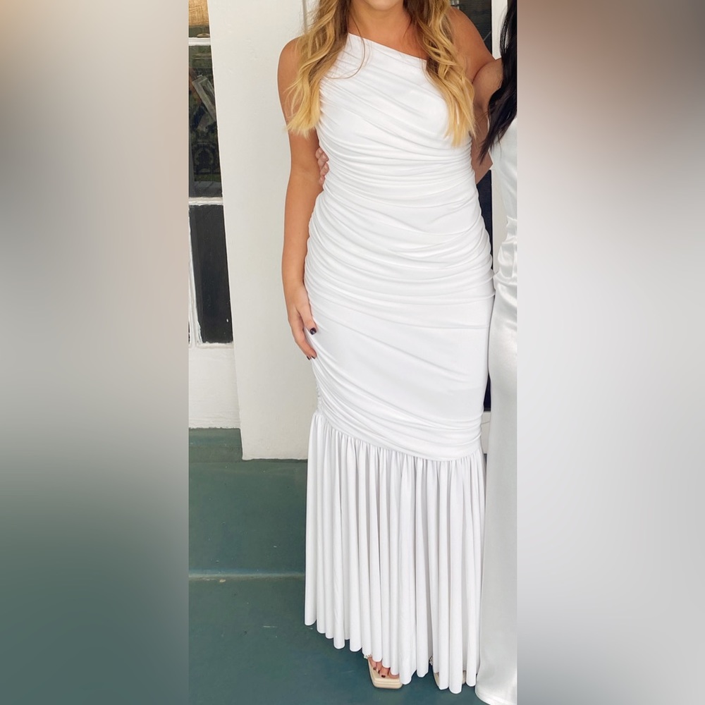 NWOT white Norma Kamali gown. Worn once, has been to dry cleaners - Picture 2 of 3